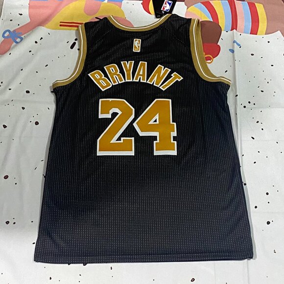 Los Angeles Lakers Player Bryant 24 Black And White Jersey - Picture 4 of 5